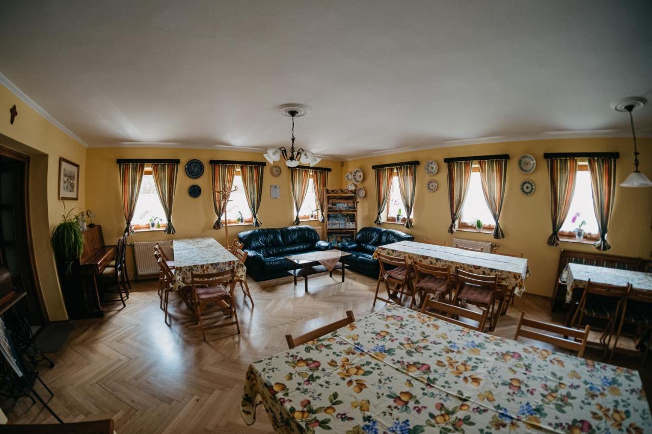 Hemina Vendeghaz Hotel Tata Buitenkant foto