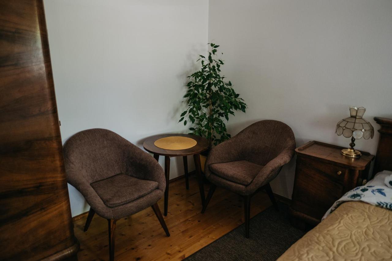 Hemina Vendeghaz Hotel Tata Buitenkant foto