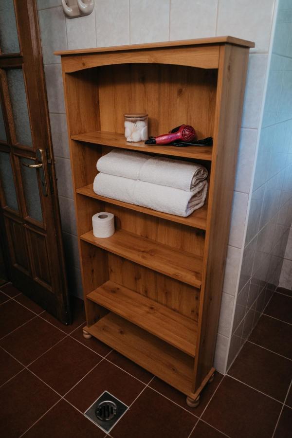 Hemina Vendeghaz Hotel Tata Buitenkant foto