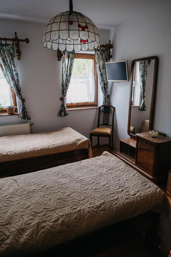 Hemina Vendeghaz Hotel Tata Buitenkant foto